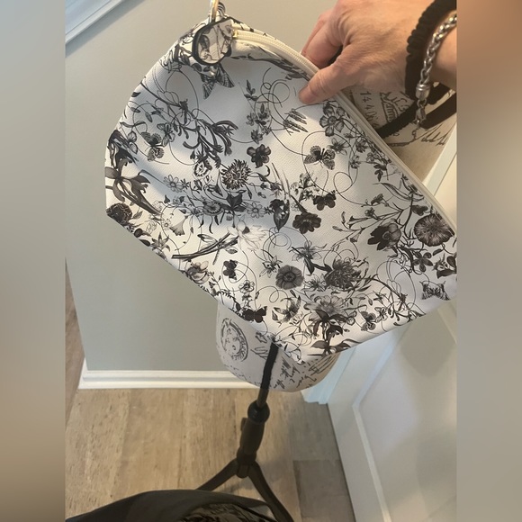 Brand New Reversible Vegan Tote With Insert! - Picture 2 of 8